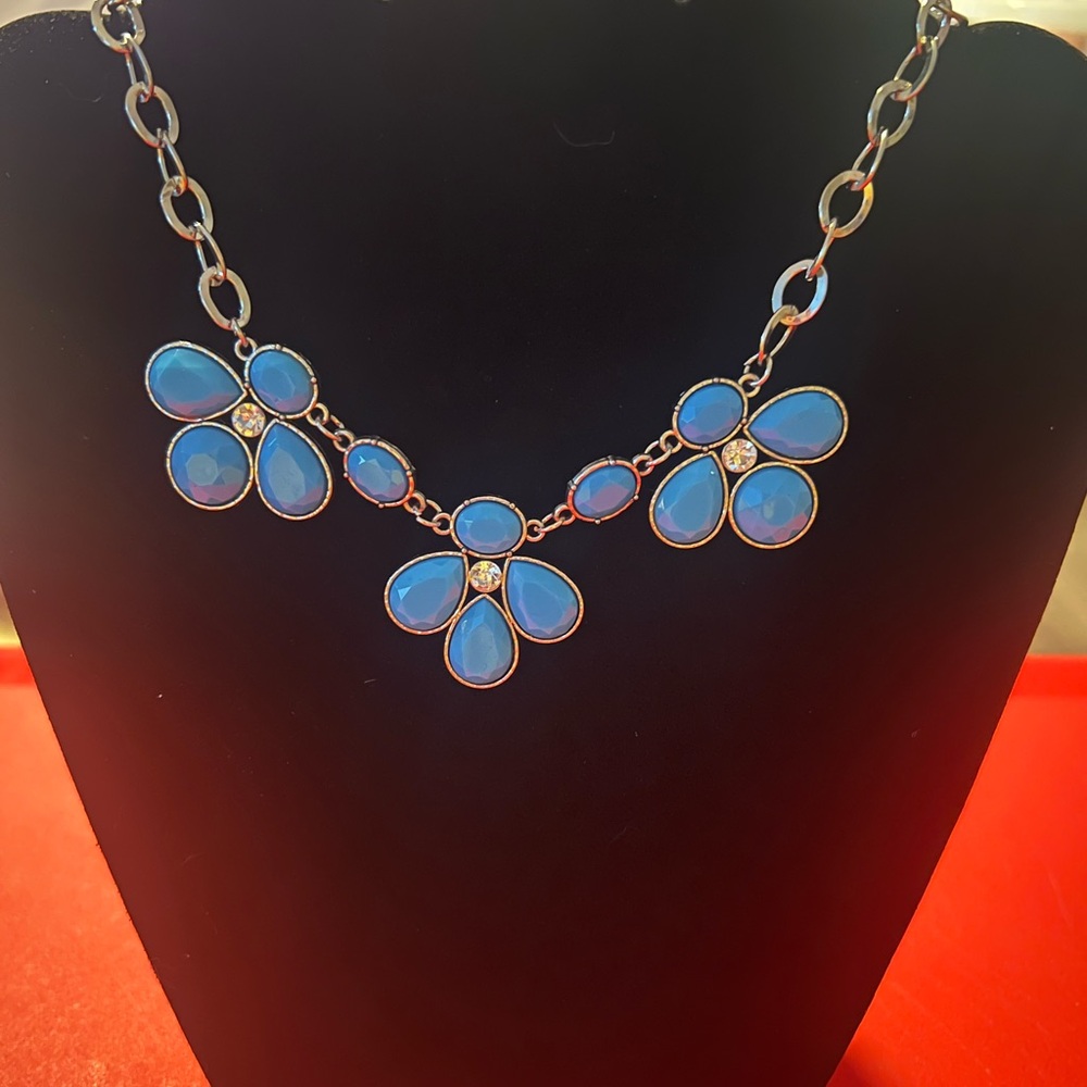 Elegant Blue Floral Necklace